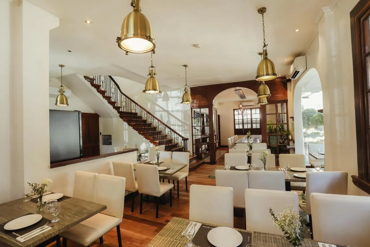 ***  The Bourke Hotel ダバオ　シティ フィリピン